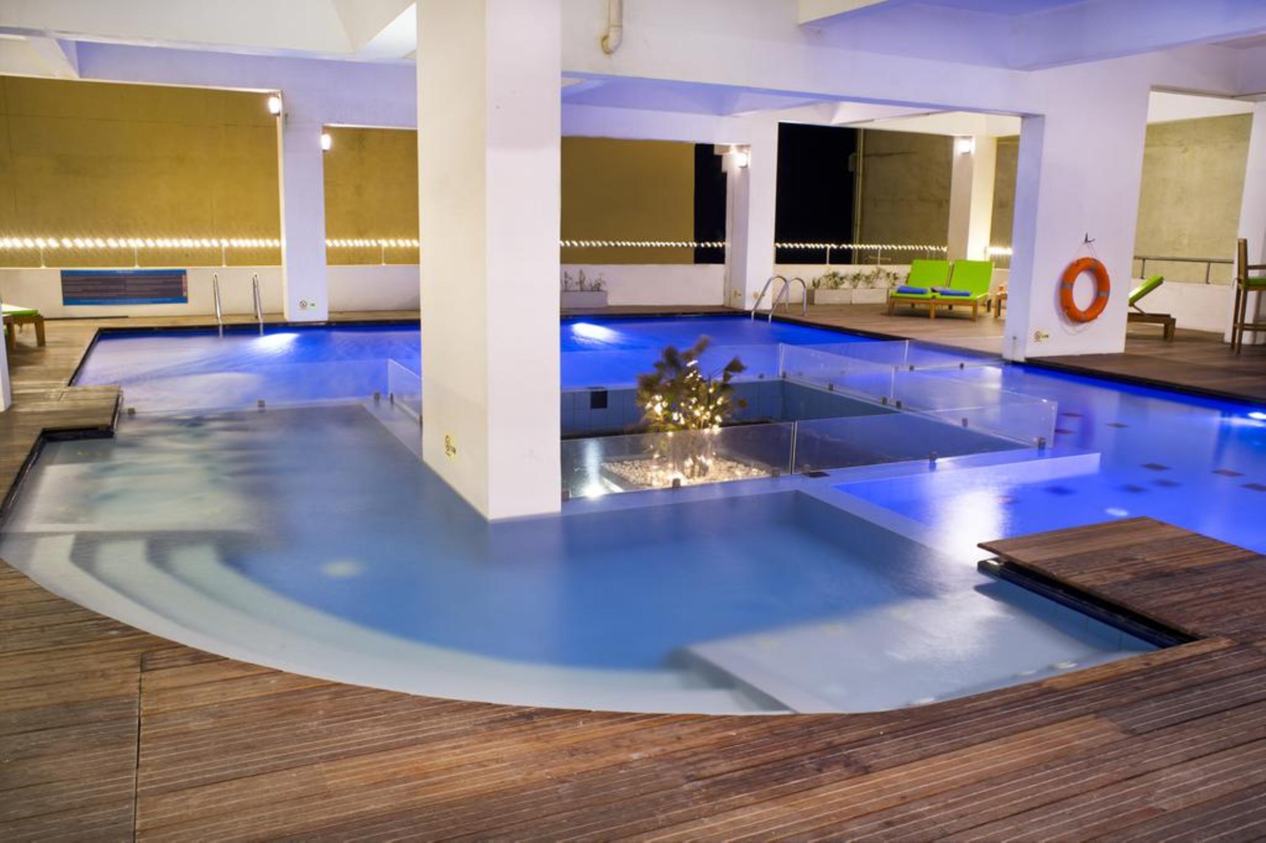 Ocean Edge Suites & Hotel Colombo Exterior foto