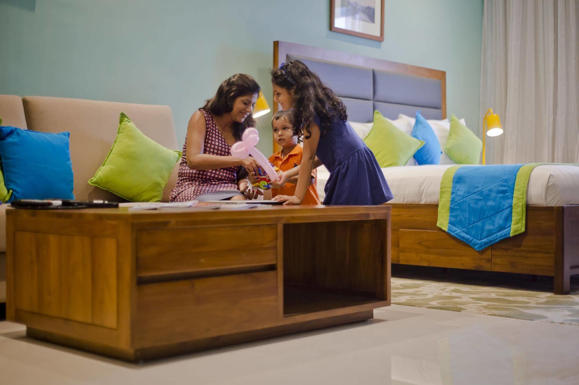 Ocean Edge Suites & Hotel Colombo Exterior foto